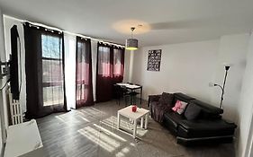 Appartement Cosy 3 Chambres Proche Airbus